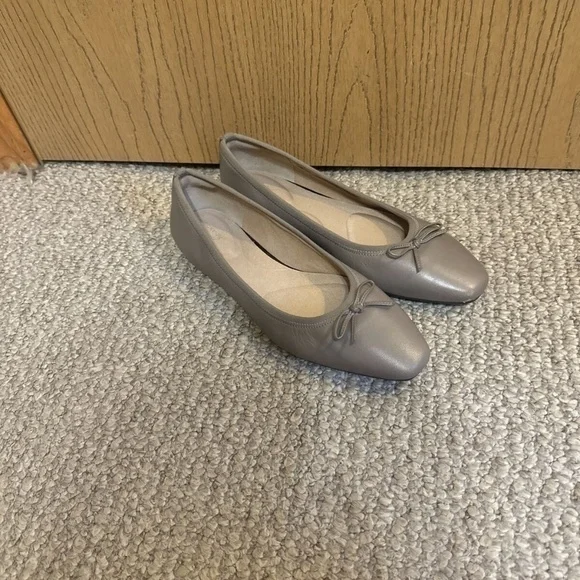 Rockport "Laylani Total Motion" Size 8.5M Solid Taupe Closed Toe Ballerina Flats - Picture 1 of 6